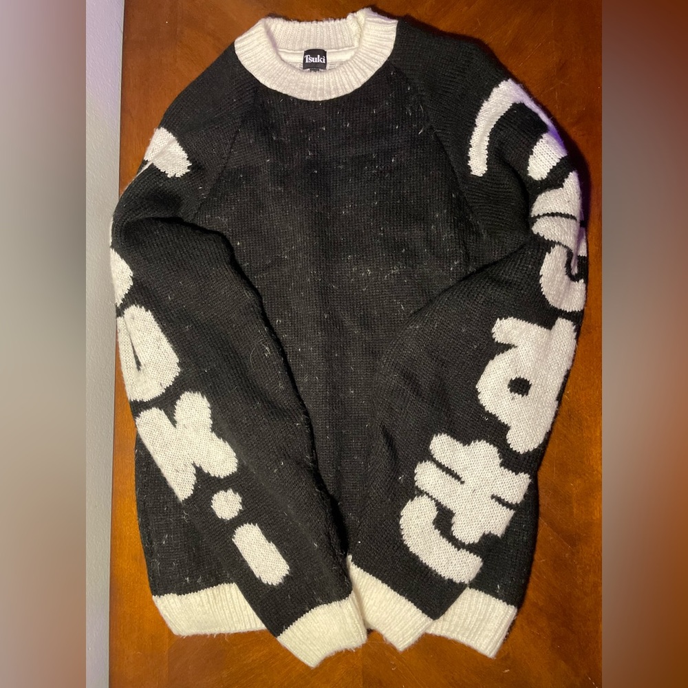 Tsuki Black and White Sweater